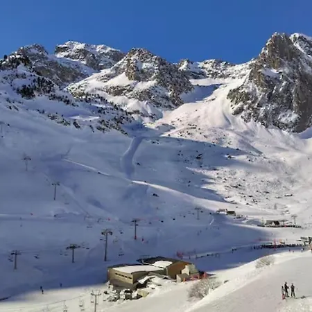 Vue Des Cimes - Pieds Des Pistes *